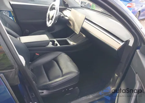 2021 Tesla Model Y Long Range Dual Motor All-Wheel Drive z USA, uszkodzony, nr VIN 5YJYGAEE0MF136712